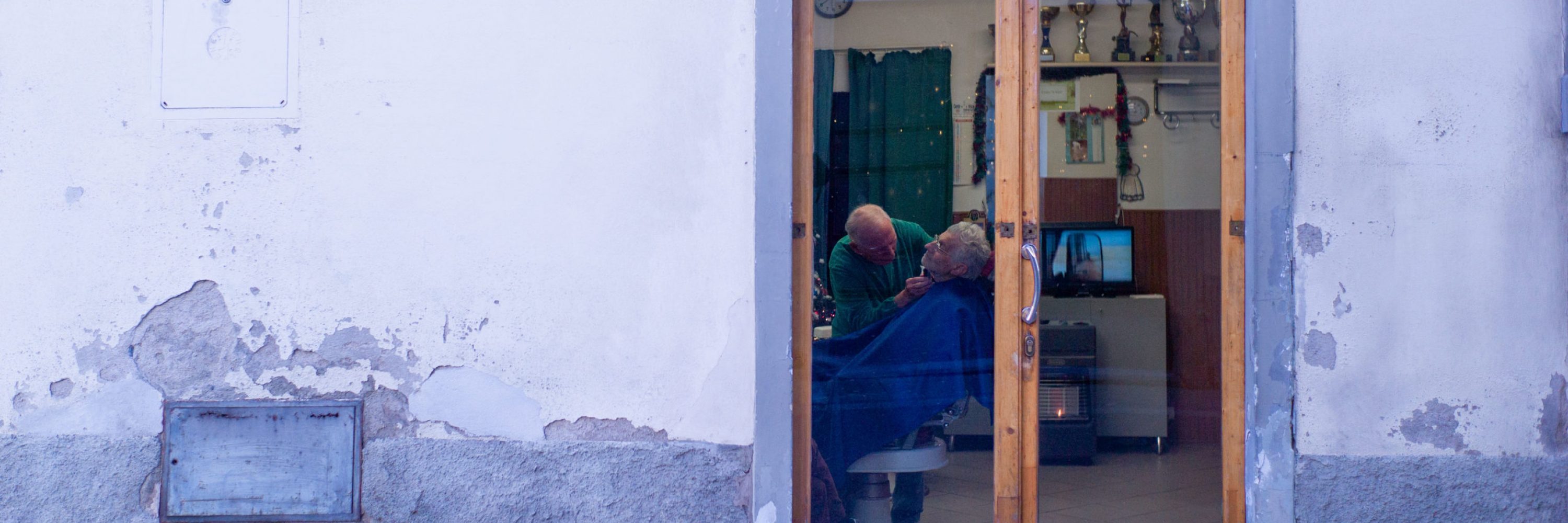 Fiesole (Fi) Giuliano Tozzi, storico barbiere di Borgunto chiude dopo settant'anni la sua bottega